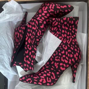 Alice + Olivia Black and Hot Pink Leopard Print Pointed Ankle Boots 7.5
